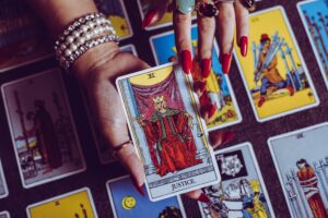 Hoe werkt het op de website Lenormand en Tarot